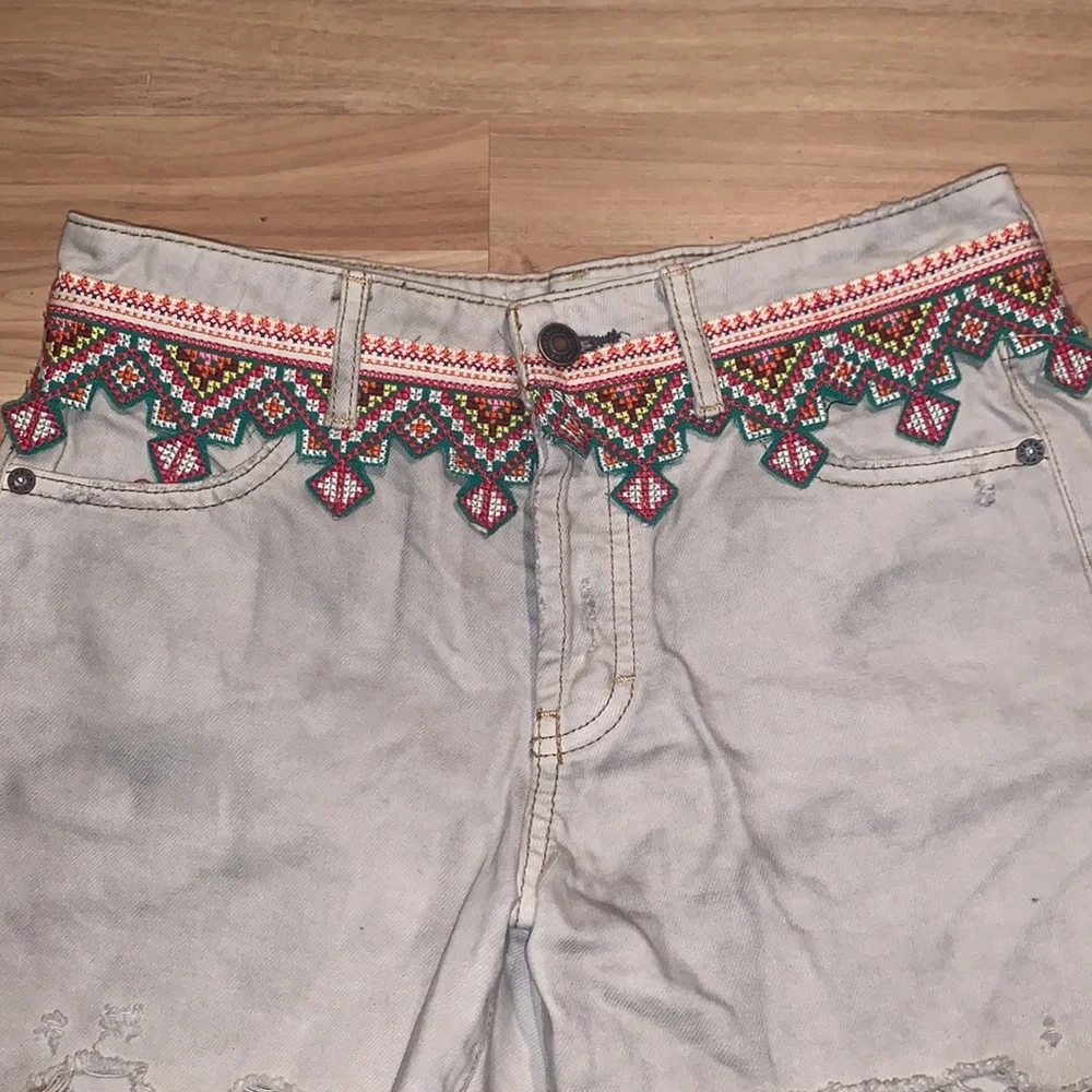 We the free | Aztec borderline pattern shorts size 25 - Picture 5 of 10